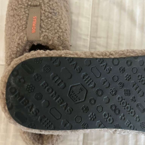 Bombas Tan Women's Slippers - Picture 4 of 7
